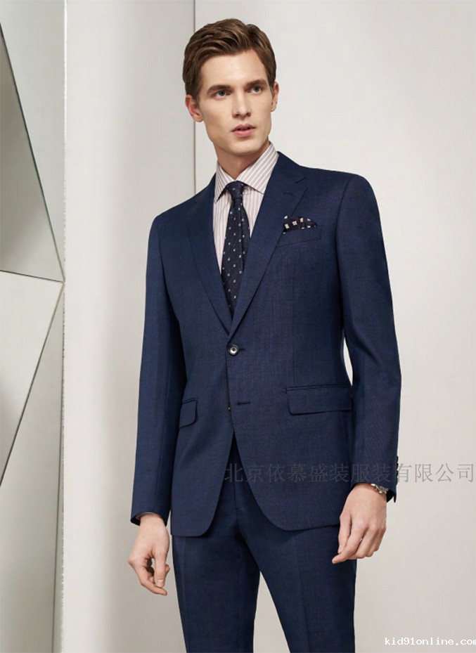 时尚西服灰色 男伟德betvlctor登录注册 定制西服