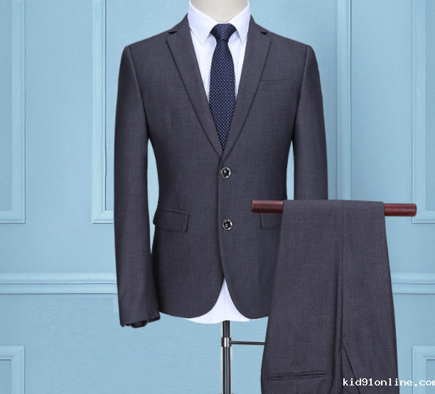 定制维修工作服时，如何通过颜色区分工种或岗位？